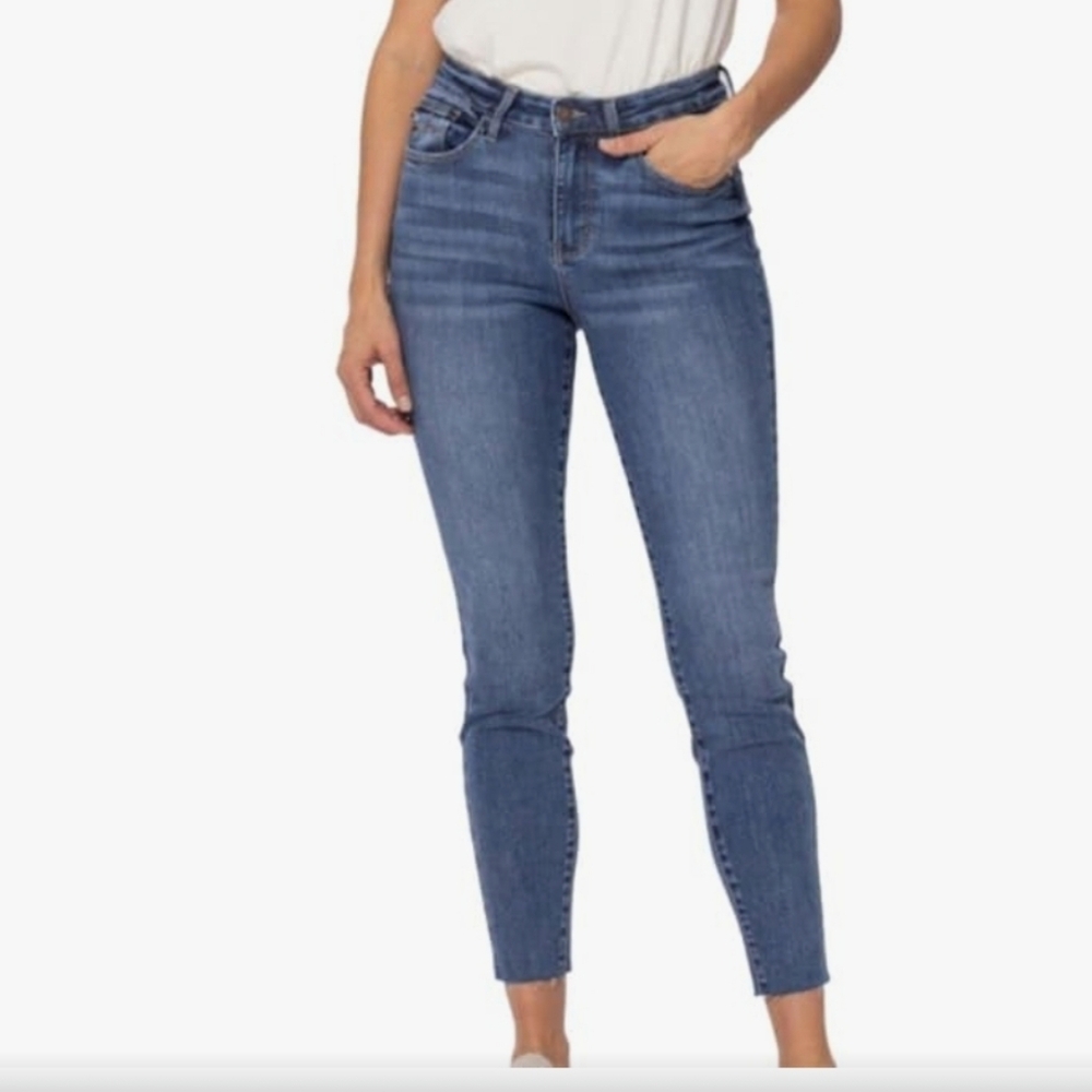 Judy Blue High Rise Relaxed Fit Raw Hem Jeans JB88259  Size 13/31